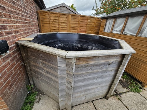 Raised wooden pond hexagonal - raised,